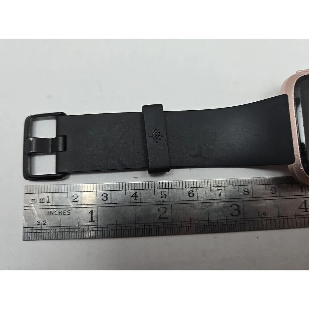 Fitbit Versa FB504 Smartwatch Fitness Heart Rate Bluetooth Activity W/ Charger